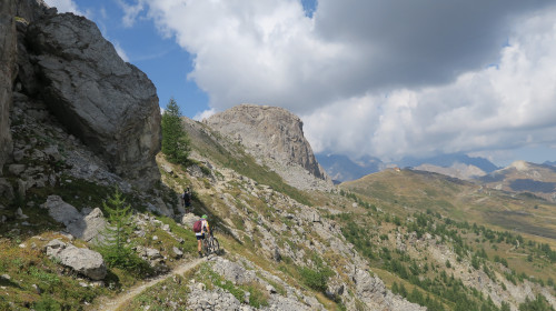 sentier entre le col Prorel et le col de la Ricelle