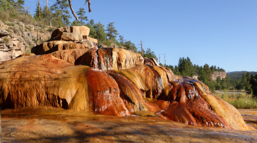 résurgence d'eau chaude