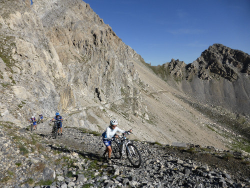 paysage lunaire en montant au passo Rocca Brancia